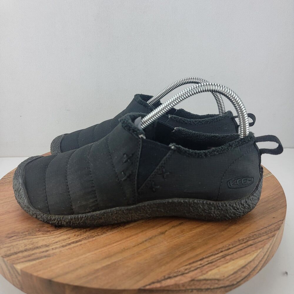 Keen Womens Size 7.5 Black Howser II Quilted Nylon Fleece Lined Slip On Shoes